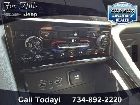 Used 2023 Jeep Grand Cherokee Limited AWD/4WD image 22