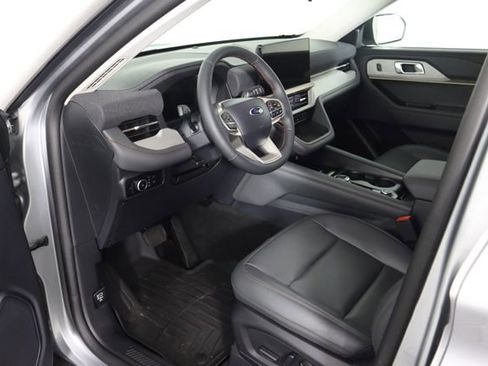 Certified 2025 Ford Explorer Active w/ Active Comfort Package AWD/4WD image 29