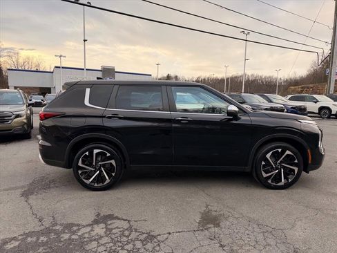 Used 2023 Mitsubishi Outlander SE image 14