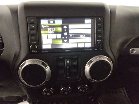 Used 2017 Jeep Wrangler Unlimited Sahara w/ Dual Top Group image 22