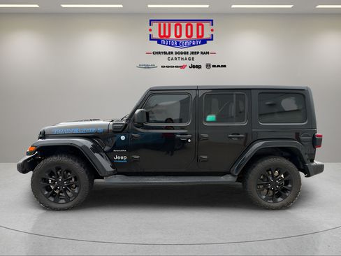 Used 2022 Jeep Wrangler Unlimited Sahara AWD/4WD image 5