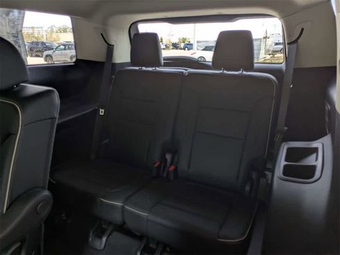 Used 2023 GMC Acadia Denali w/ Black Diamond Edition image 17