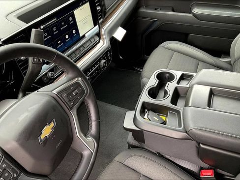 Used 2025 Chevrolet Silverado 1500 LT AWD/4WD image 9
