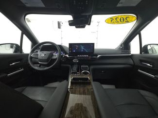 Used 2025 Toyota Sienna Platinum video 2