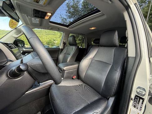 Used 2023 Toyota 4Runner Limited AWD/4WD image 4