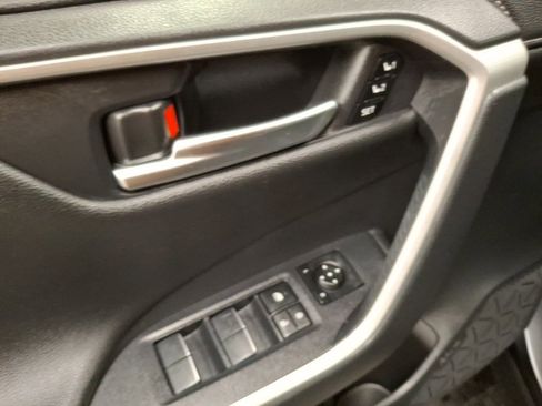Used 2022 Toyota RAV4 Limited image 14