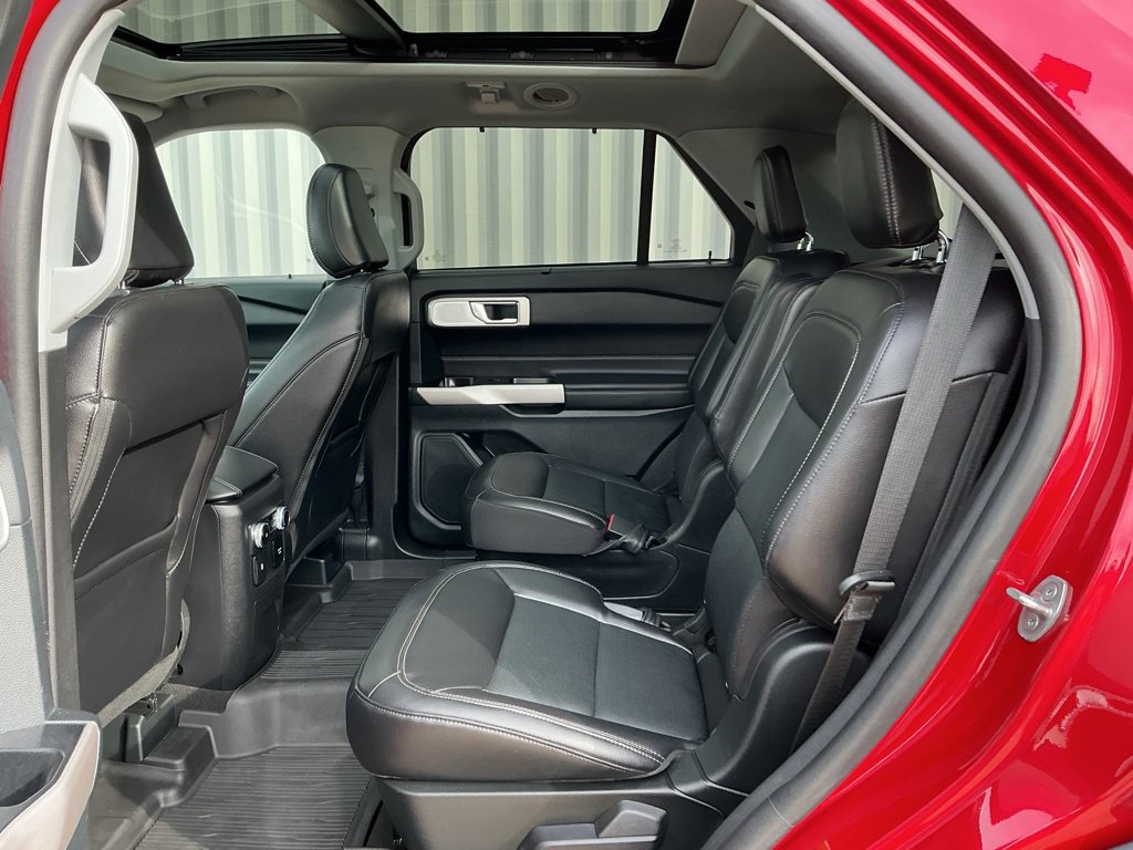 Used 2024 Ford Explorer Limited w/ Limited Technology Package AWD/4WD image 18