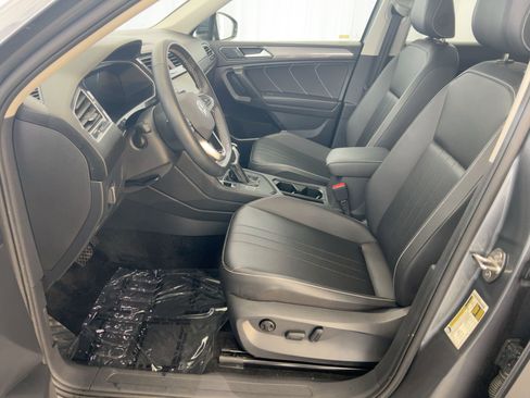 Used 2024 Volkswagen Tiguan SE image 5