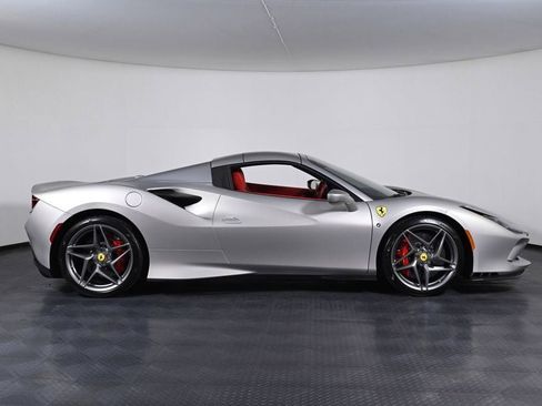 Certified 2022 Ferrari F8 Tributo RWD image 10