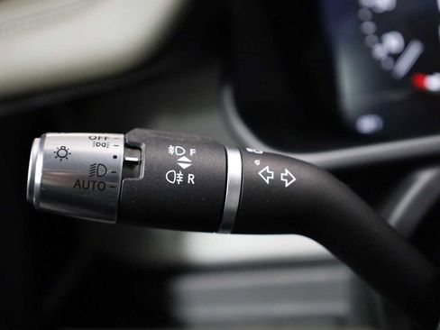 Used 2020 Land Rover Defender 110 SE image 29