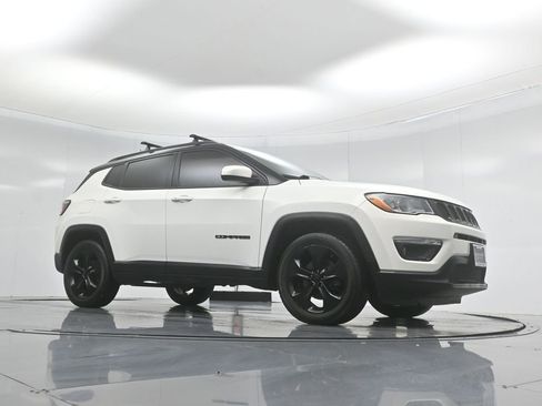 Used 2020 Jeep Compass Latitude image 4