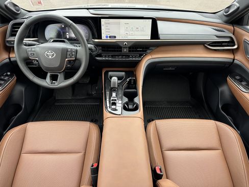 Used 2025 Toyota Crown Signia w/ Advanced Technology Package image 13