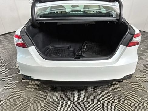 Used 2018 Toyota Camry XLE FWD image 27