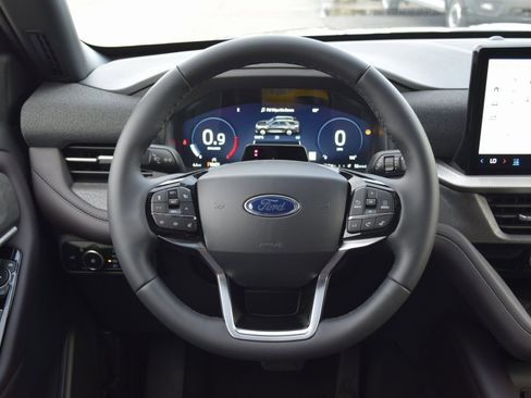 New 2026 Ford Explorer Platinum image 8