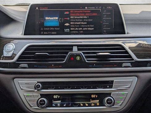 Used 2022 BMW 750i xDrive AWD/4WD image 15