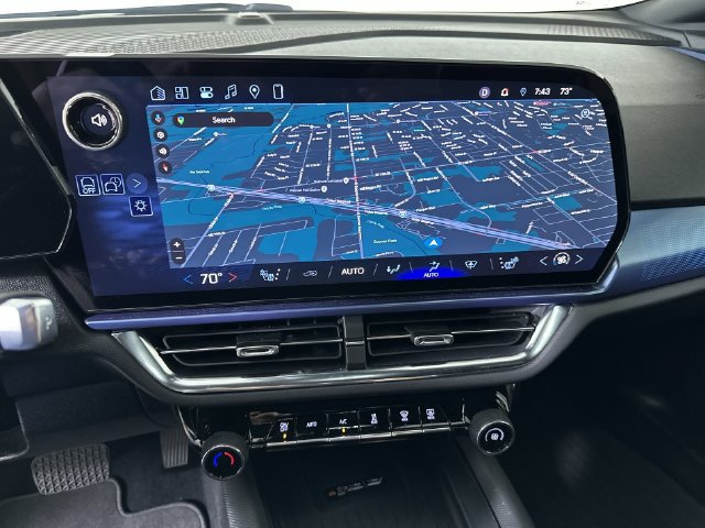 Used 2026 Chevrolet Equinox EV LT FWD image 14