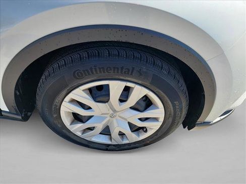 Used 2021 Toyota C-HR LE image 10