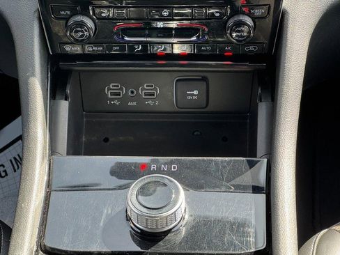 Used 2023 Jeep Grand Cherokee L Laredo image 15