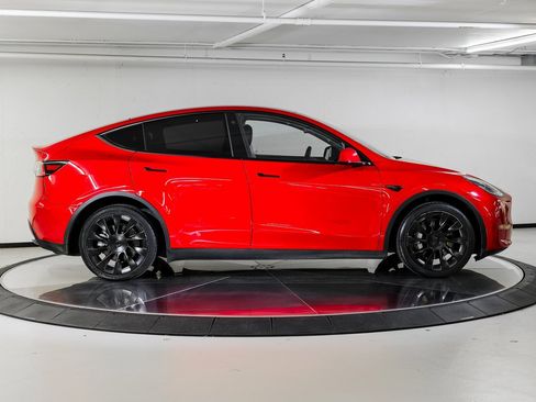 Used 2021 Tesla Model Y Long Range image 8