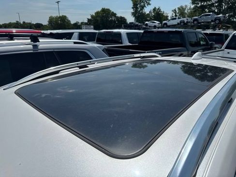 Used 2024 GMC Terrain Denali w/ Denali Premium Package AWD/4WD image 6