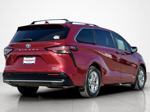 Certified 2021 Toyota Sienna Limited image 5