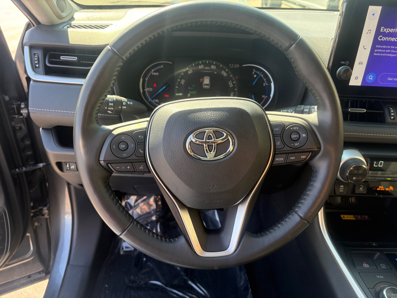 Used 2023 Toyota RAV4 XLE Premium AWD/4WD image 9