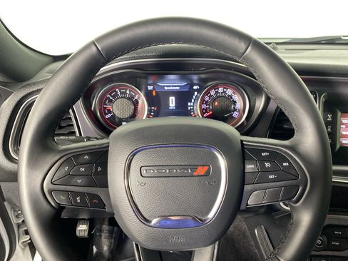 Used 2017 Dodge Challenger R/T image 18