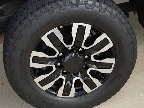 Used 2024 GMC Sierra 2500 Denali Ultimate AWD/4WD image 11