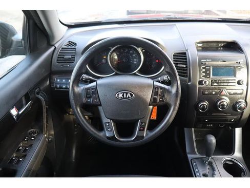Used 2012 Kia Sorento LX w/ V6 Convenience Pkg image 9