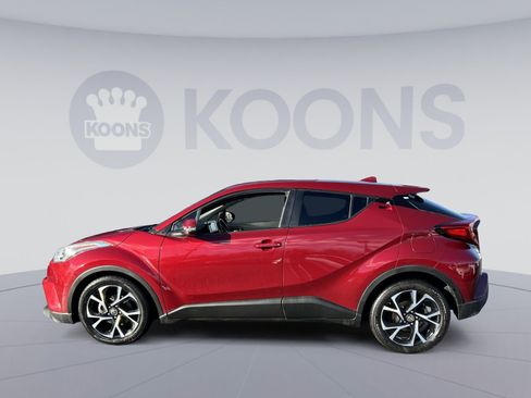 Used 2018 Toyota C-HR XLE image 2