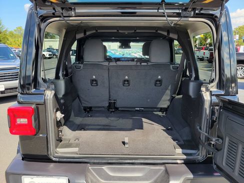 Used 2025 Jeep Wrangler Unlimited Sahara AWD/4WD image 13
