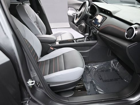 Used 2023 Nissan Kicks SR w/ SR Premium Package image 18