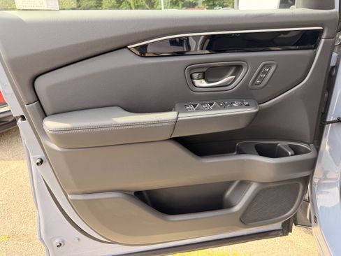 Used 2023 Honda Pilot Touring image 12