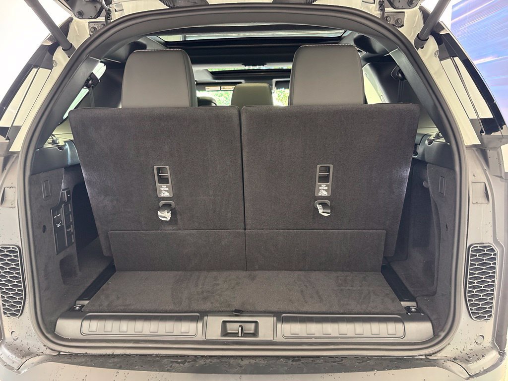 New 2026 Land Rover Discovery S AWD/4WD image 19