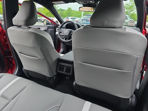 Used 2026 Toyota Camry SE FWD image 11