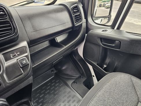 Used 2025 RAM ProMaster 2500 w/ Convenience Group FWD image 29