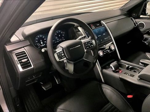 Certified 2025 Land Rover Discovery Dynamic SE AWD/4WD image 24