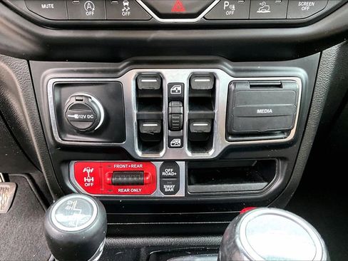 Certified 2020 Jeep Gladiator Rubicon image 17