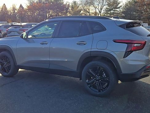 New 2026 Chevrolet Trax ACTIV image 2