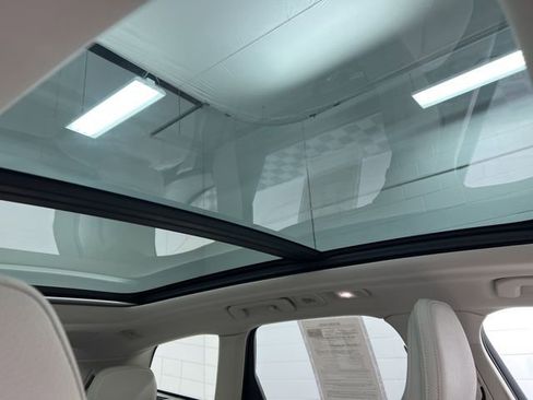 Used 2023 Volvo XC60 B5 Plus w/ Climate Package image 25