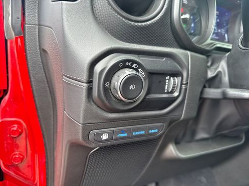 Used 2025 Jeep Wrangler Unlimited Rubicon 4xe w/ Convenience Group image 12