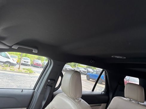 Used 2018 Ford Explorer XLT w/ Equipment Group 202A AWD/4WD image 7