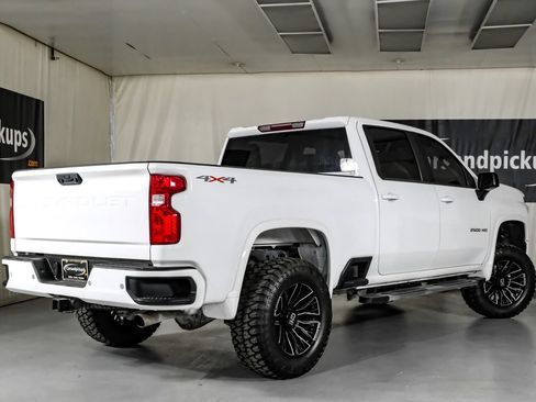 Used 2022 Chevrolet Silverado 2500 LT AWD/4WD image 9