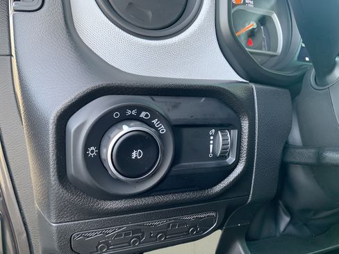 Used 2025 Jeep Wrangler Unlimited Sport AWD/4WD image 28