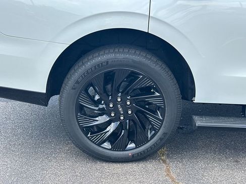 New 2026 Lincoln Navigator Reserve w/ Jet Appearance Package AWD/4WD image 18