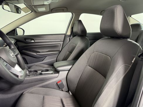 Used 2025 Nissan Altima 2.5 SV FWD image 4