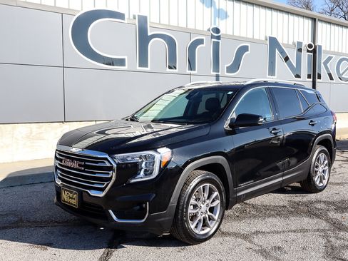 Used 2024 GMC Terrain SLT image 1