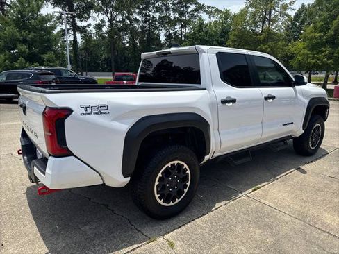 Certified 2024 Toyota Tacoma TRD Off-Road AWD/4WD image 7