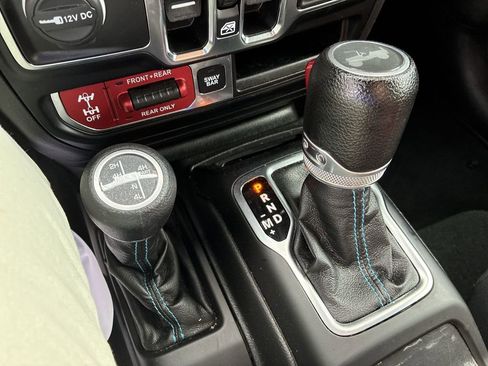 Used 2022 Jeep Wrangler Unlimited Rubicon 4xe AWD/4WD image 18