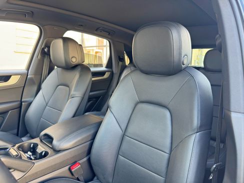 Used 2024 Porsche Cayenne AWD/4WD image 44